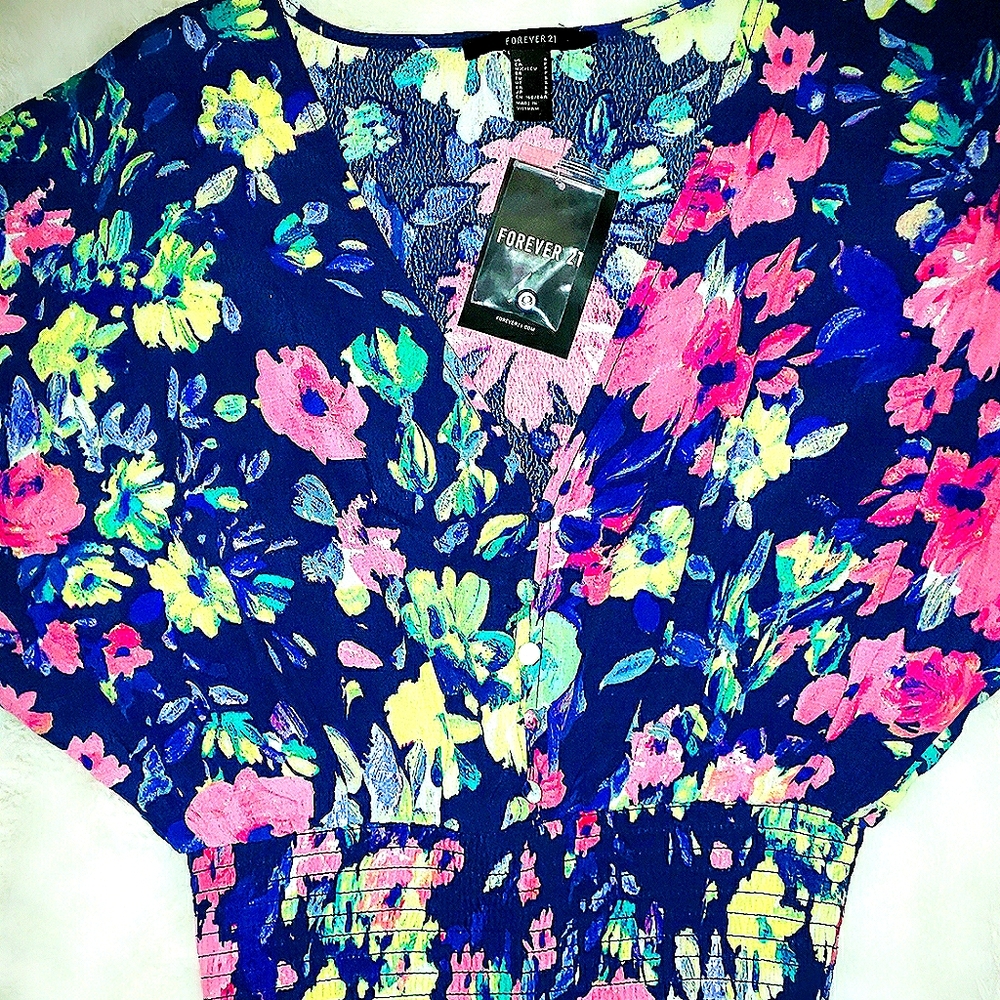 🟨Forever 21 🟨Floral V-neck Smocked Chiffon Top